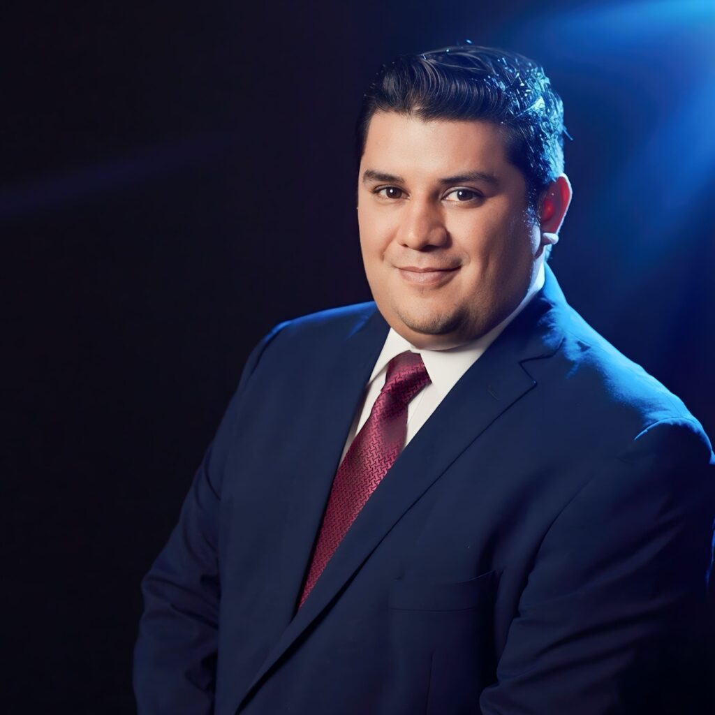 Prof. Cesar Adrián León